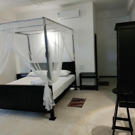 Bed and Breakfast La Fiesta Weligama Habitación foto