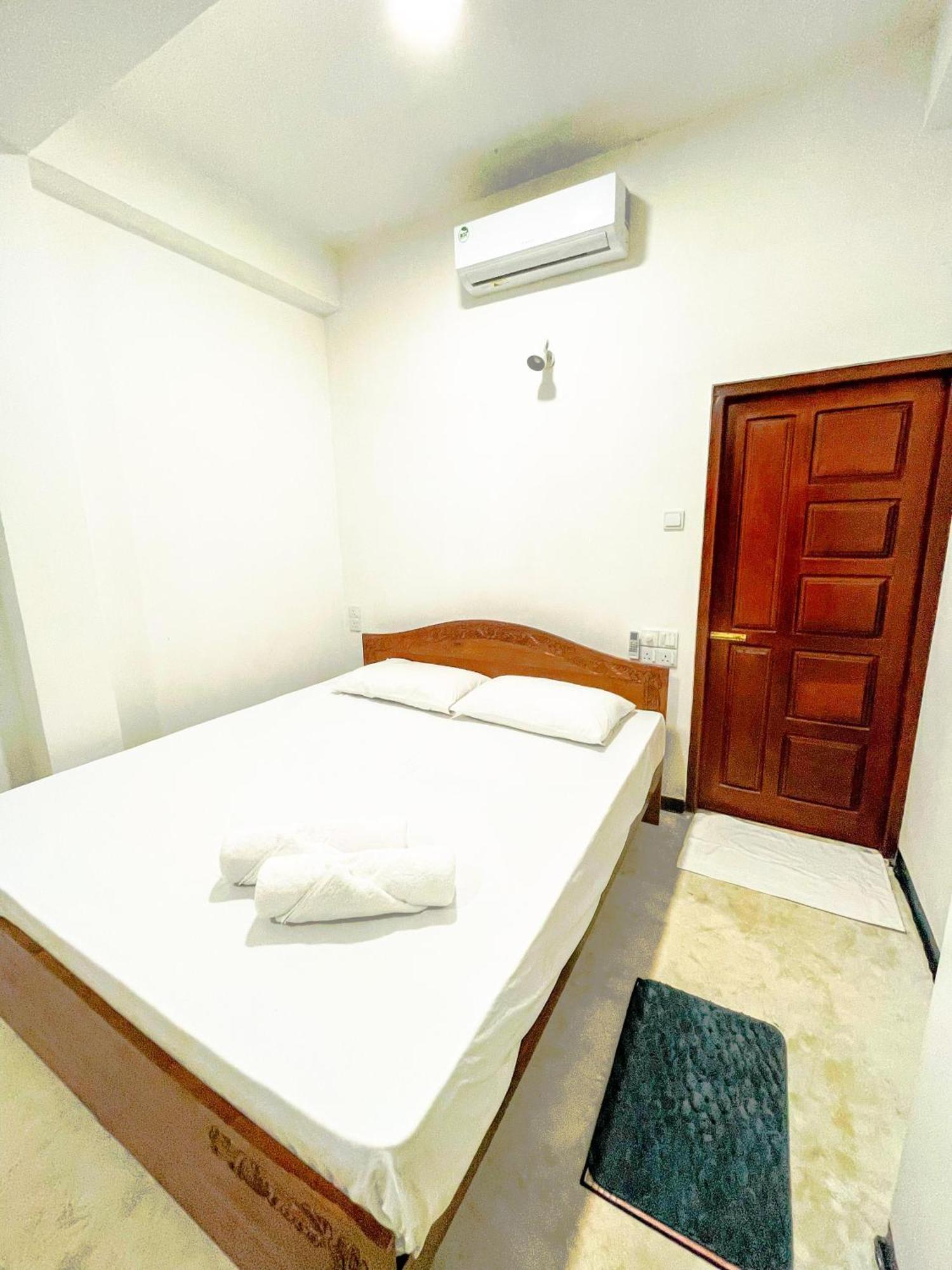 Bed and Breakfast La Fiesta Weligama Habitación foto