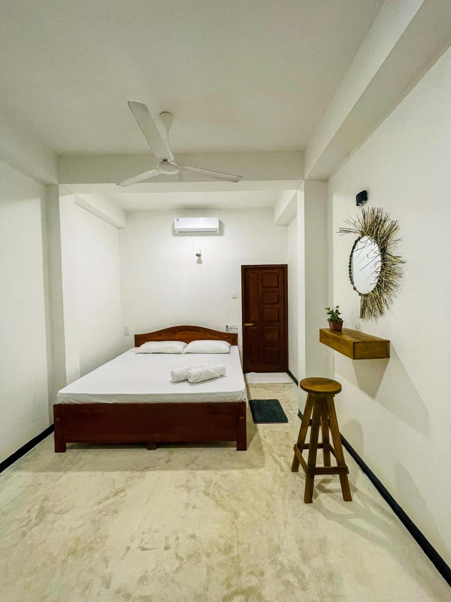 Bed and Breakfast La Fiesta Weligama Habitación foto